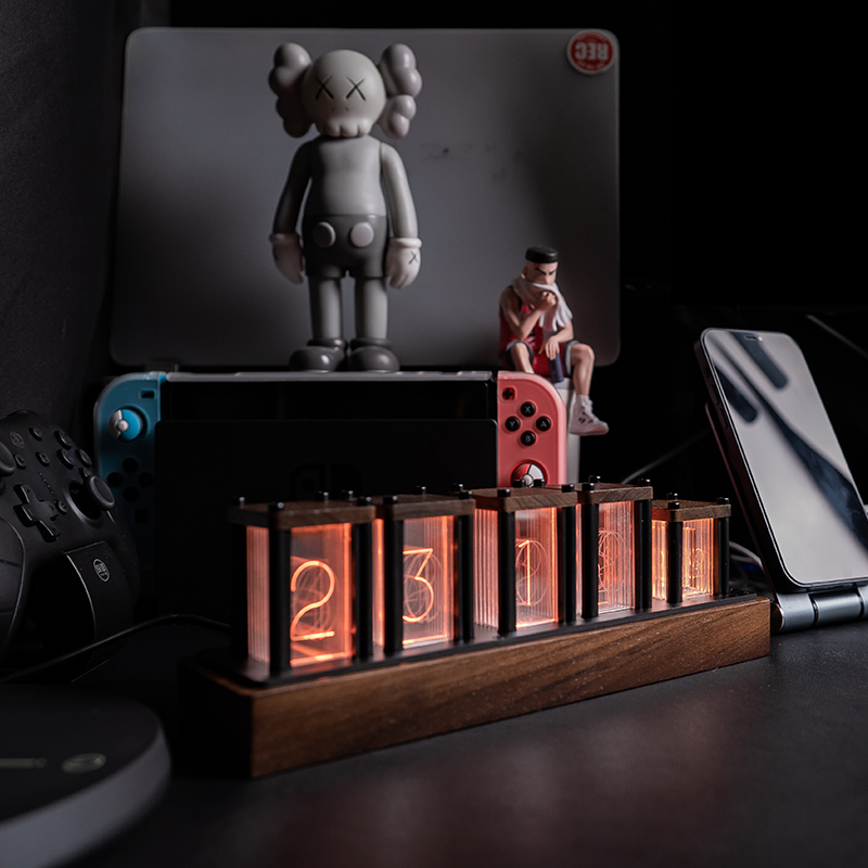 Orologio a tubo Nixie simulato - Desk Setup Youtube recensione e prezzo