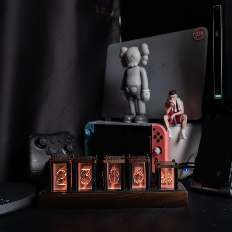 Orologio a tubo Nixie simulato - Desk Setup Youtube recensione e prezzo